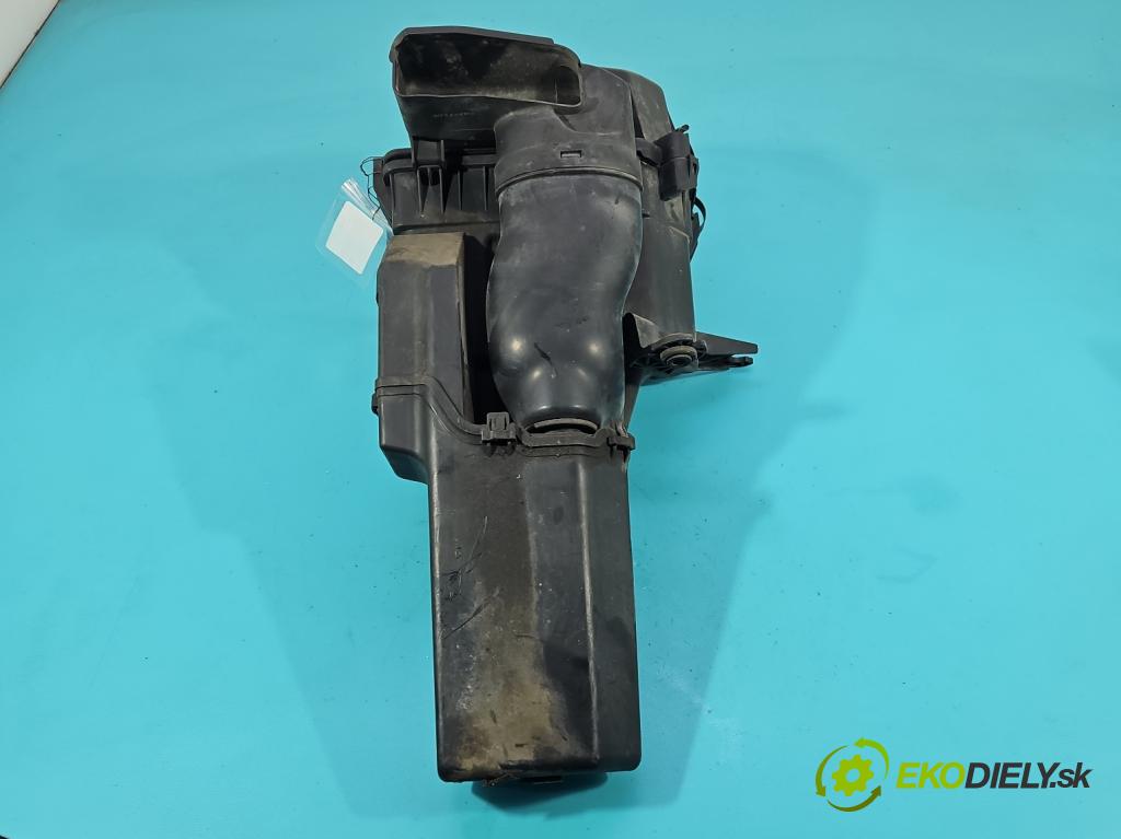 Kia Venga 1.4 16V 90 HP manual 66.2 kW 1396 cm3 5- obal filtra vzduchu 28112-1P100 (Obal vzduchového filtra)