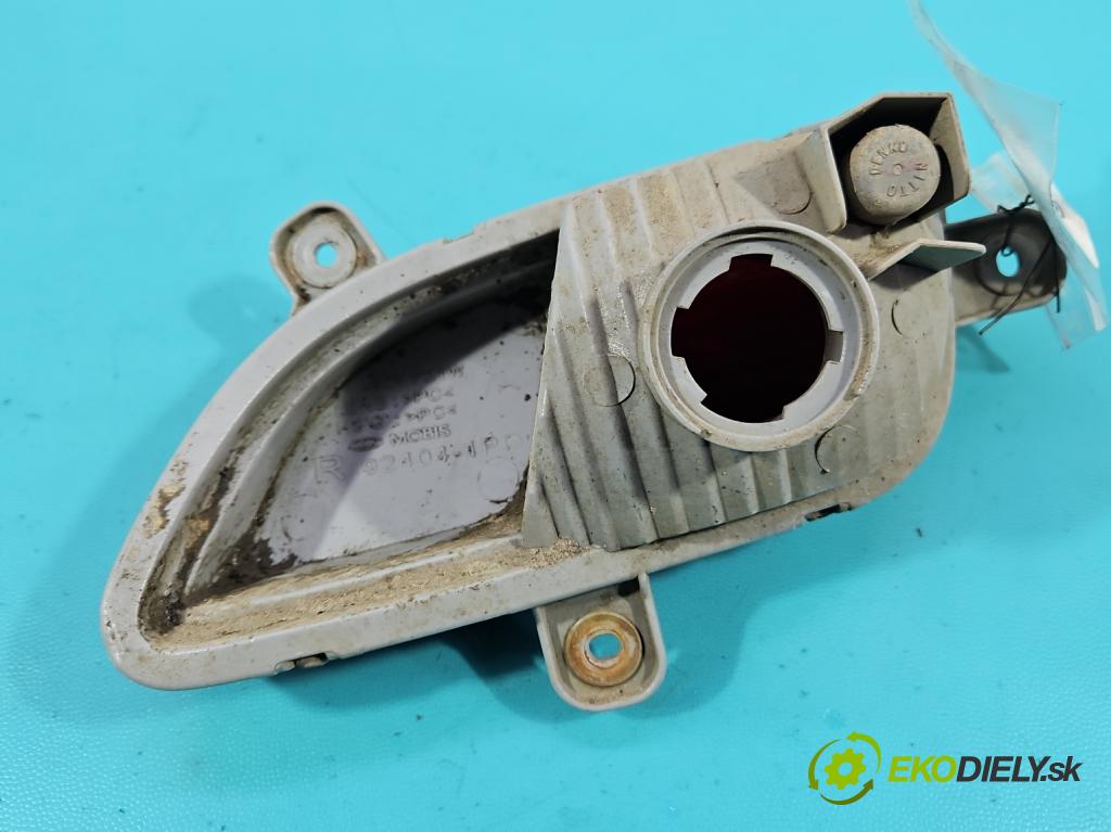 Kia Venga 1.4 16V 90 HP manual 66.2 kW 1396 cm3 5- svetlo / reflektor zadné pravé nárazník 92404-1PO