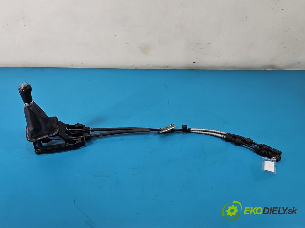 Toyota Avensis II T25 2003-2008 1.8 vvti 129 HP manual 95 kW 1794 cm3 5- Páka: Změny: stupeň,rýchlosť  (Rýchlostná páka (kulisa))