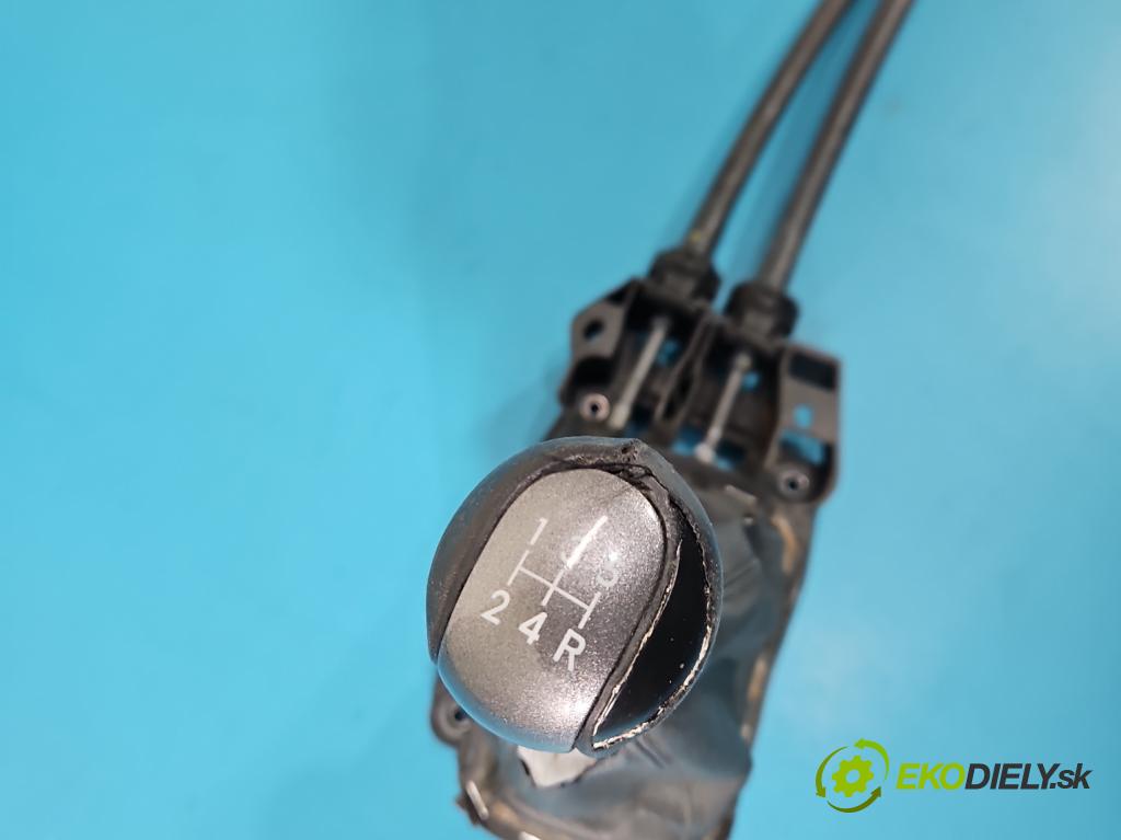 Toyota Avensis II T25 2003-2008 1.8 vvti 129 HP manual 95 kW 1794 cm3 5- Páka: Změny: stupeň,rýchlosť (Rýchlostná páka (kulisa))