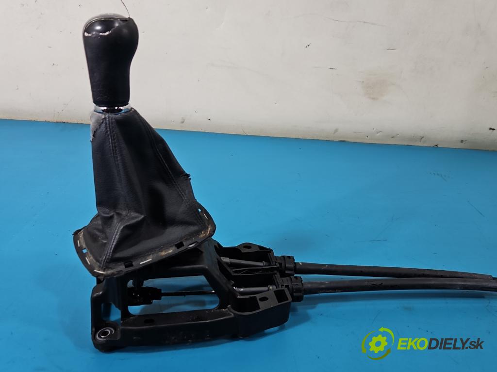 Toyota Avensis II T25 2003-2008 1.8 vvti 129 HP manual 95 kW 1794 cm3 5- Páka: Změny: stupeň,rýchlosť (Rýchlostná páka (kulisa))