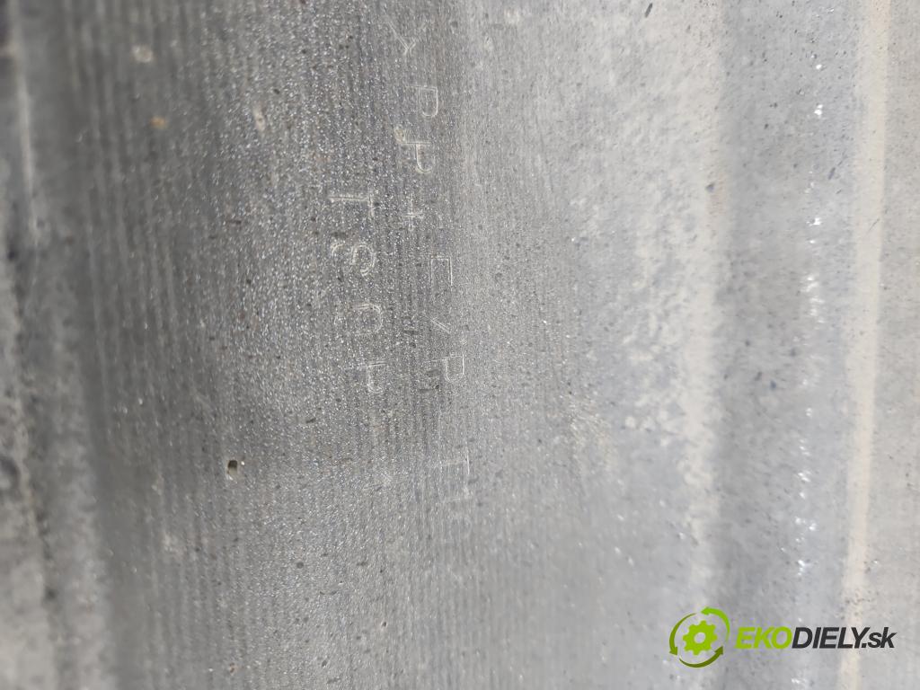 Toyota Avensis II T25 2003-2008 1.8 vvti 129 hp manual 95 kW 1794 cm3 5- nárazník zadní  (Klika dveří ostatní)