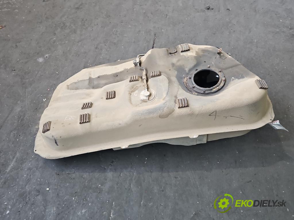 Hyundai Ix35 2.0 CRDI 136 HP manual 100 kW 1995 cm3 5- Nádrž: palivo  (Palivová nádrž)