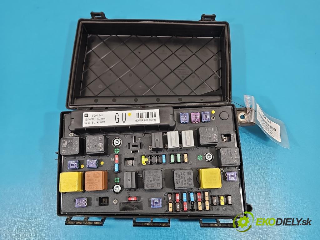 Opel Zafira B 2005-2014 1.7 cdti 125 hp manual 92 kW 1686 cm3 5- skříňka pojistková 13206748 (Pojistková skříňka)