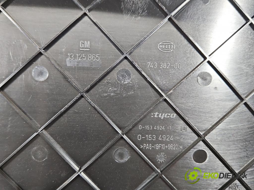 Opel Zafira B 2005-2014 1.7 cdti 125 hp manual 92 kW 1686 cm3 5- skříňka pojistková 13206748 (Pojistková skříňka)