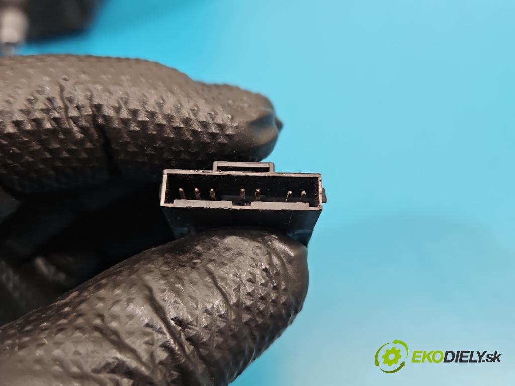 Opel Zafira B 2005-2014 1.7 cdti 125 HP manual 92 kW 1686 cm3 5- zrkadlo pravé 13312842 (Kľučka dverí ostatné)