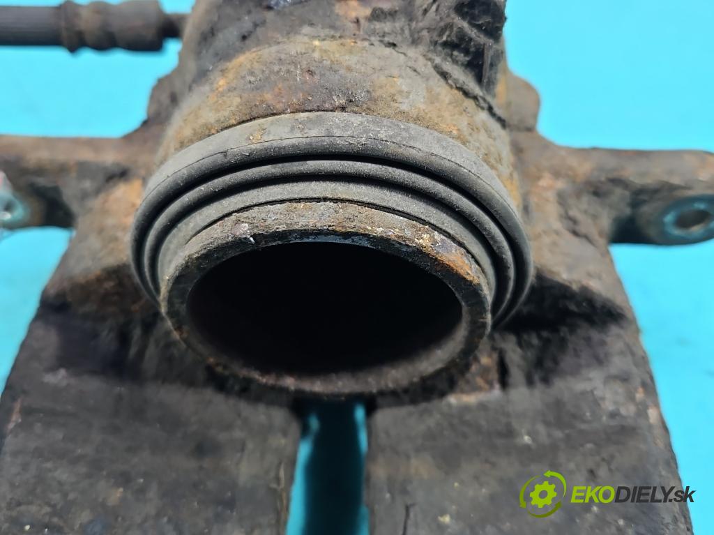 Kia Venga 1.4 16V 90 HP manual 66.2 kW 1396 cm3 5- brzdič predné pravý  (Kľučka dverí ostatné)