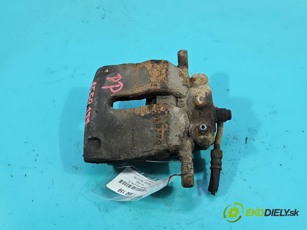 Kia Venga 1.4 16V 90 HP manual 66.2 kW 1396 cm3 5- brzdič predné pravý  (Kľučka dverí ostatné)