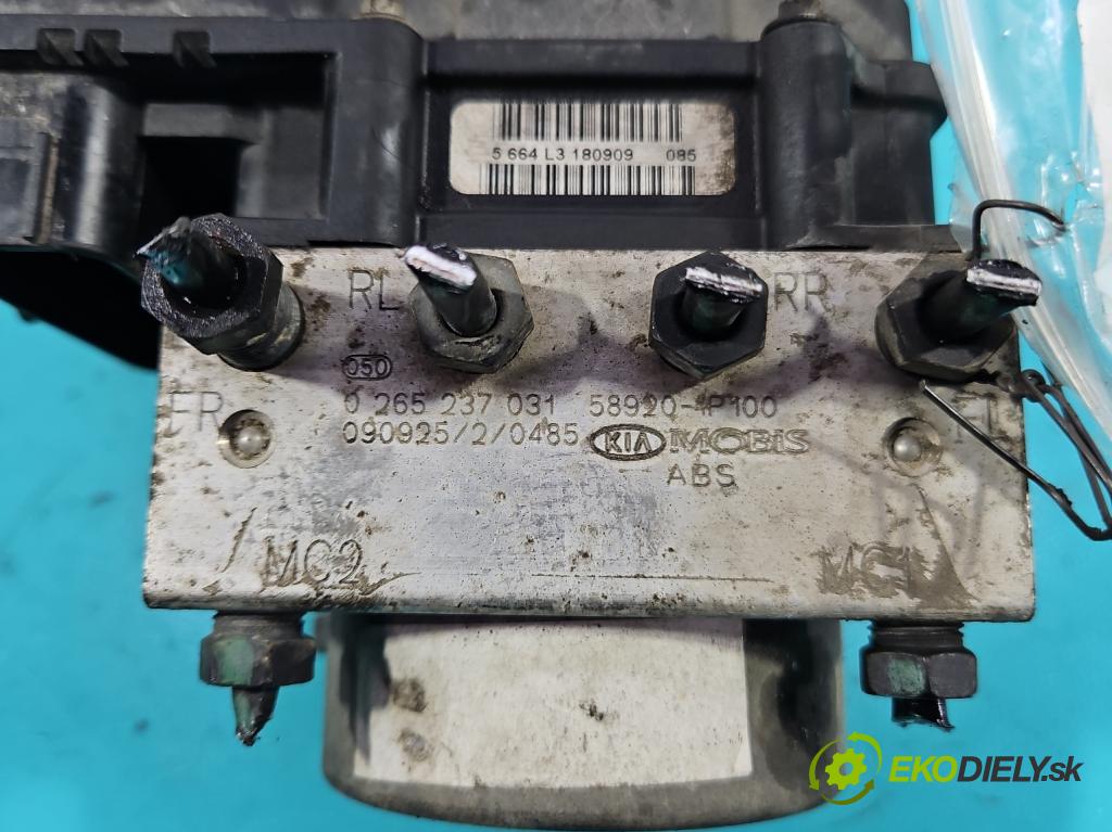 Kia Venga 1.4 16V 90 HP manual 66.2 kW 1396 cm3 5- čerpadlo abs 0265800893 (Pumpa ABS)