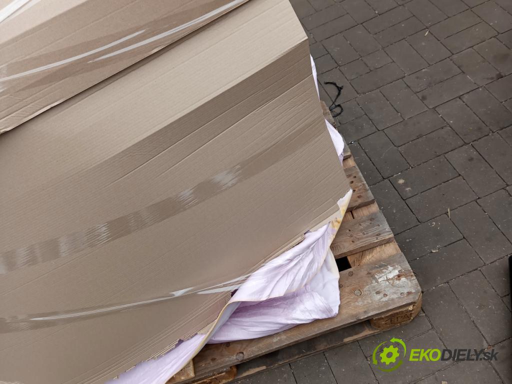 Toyota Auris I 2006-2013 2.0 D4D 126 hp manual 93 kW 1998 cm3 5- zadní kufrové dveře  (Zadní kapota (kufr))