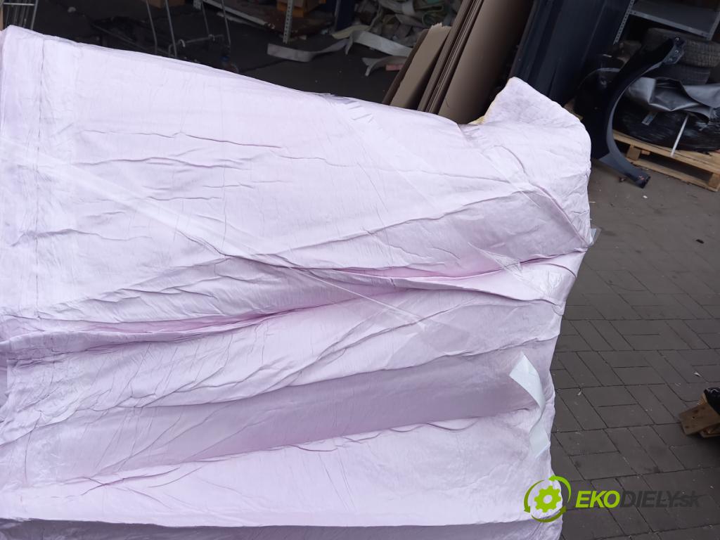 Toyota Auris I 2006-2013 2.0 D4D 126 hp manual 93 kW 1998 cm3 5- zadní kufrové dveře  (Zadní kapota (kufr))