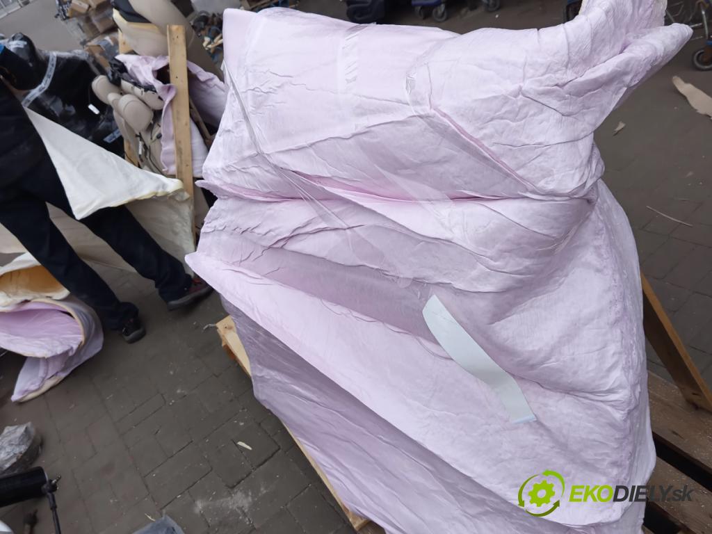 Toyota Auris I 2006-2013 2.0 D4D 126 hp manual 93 kW 1998 cm3 5- zadní kufrové dveře  (Zadní kapota (kufr))