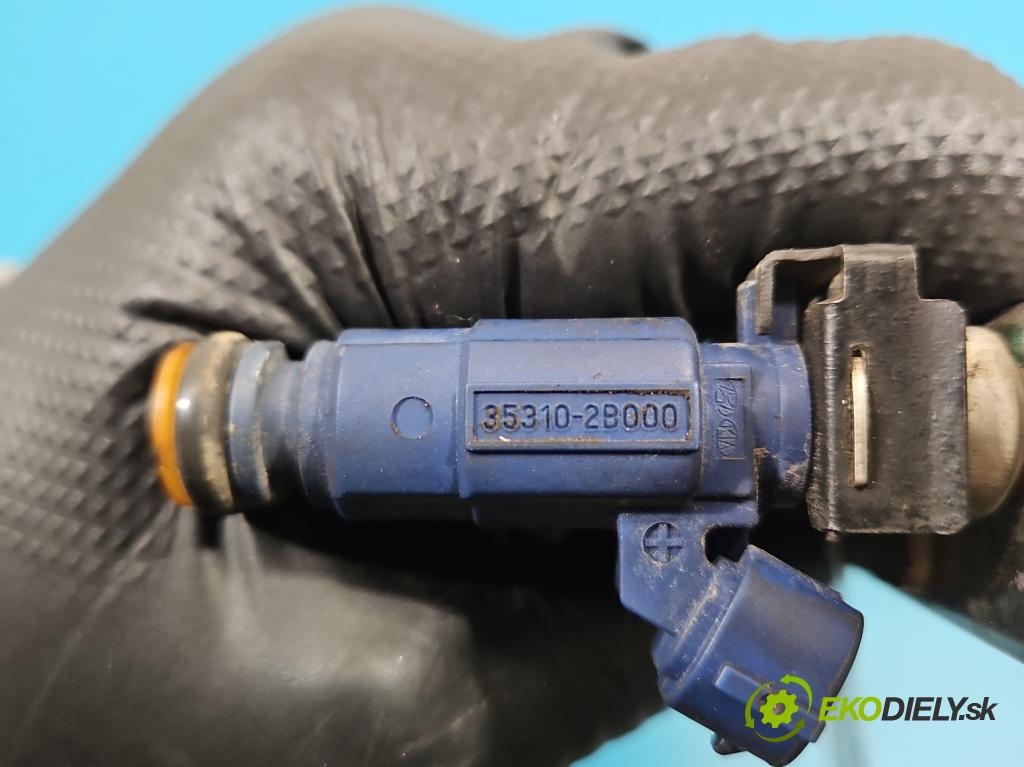 Kia Venga 1.4 16V 90 hp manual 66.2 kW 1396 cm3 5- vstřikovač 35310-2B000 (Vstřikovač paliva)