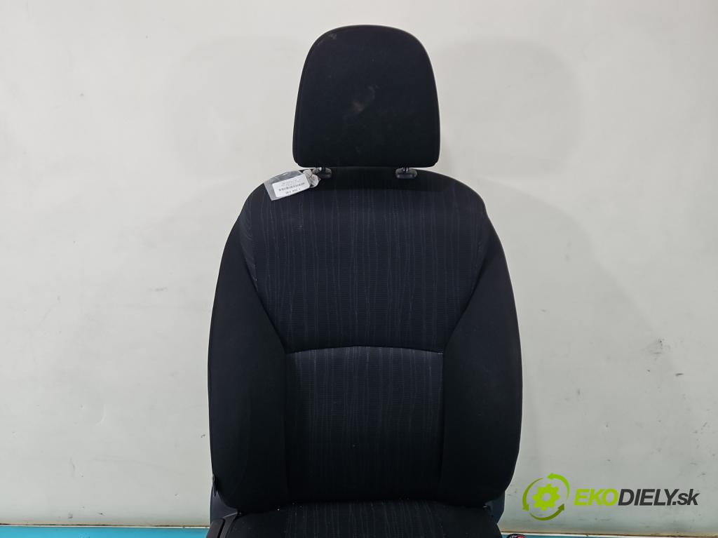 Toyota Auris I 2006-2013 2.0 D4D 126 hp manual 93 kW 1998 cm3 5- Sedadlo pravý  (Sedadlo)
