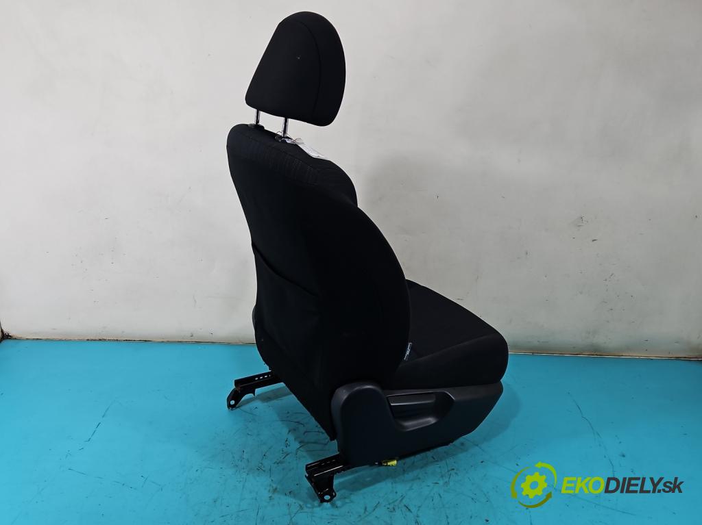 Toyota Auris I 2006-2013 2.0 D4D 126 hp manual 93 kW 1998 cm3 5- Sedadlo pravý  (Sedadlo)