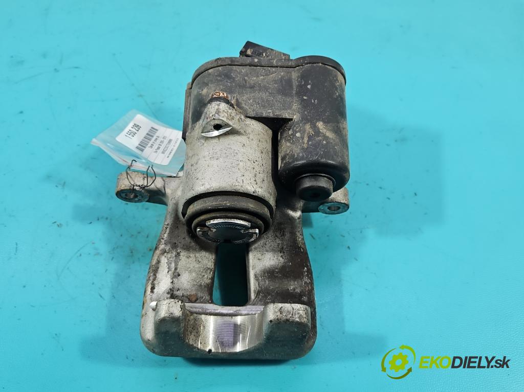 Vw Passat B6 2005-2010 1.9 tdi 105 hp manual 77 kW 1896 cm3 5- brzdič zadní pravý  (Klika dveří ostatní)