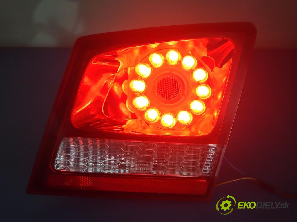 Fiat Freemont 2.0 jtd 170 HP automatic 125 kW 1956 cm3 5- svetlo / reflektor zadné pravé 68078516AE (Kľučka dverí ostatné)