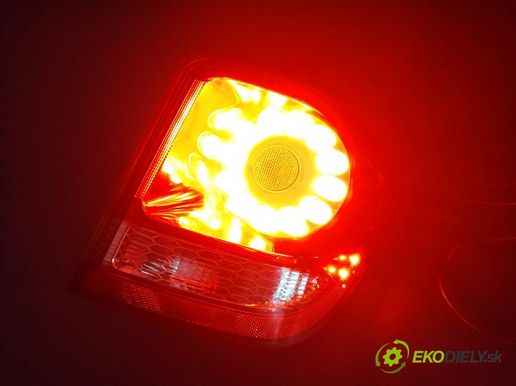 Fiat Freemont 2.0 jtd 170 HP automatic 125 kW 1956 cm3 5- svetlo / reflektor zadné pravé 68078480AD (Kľučka dverí ostatné)