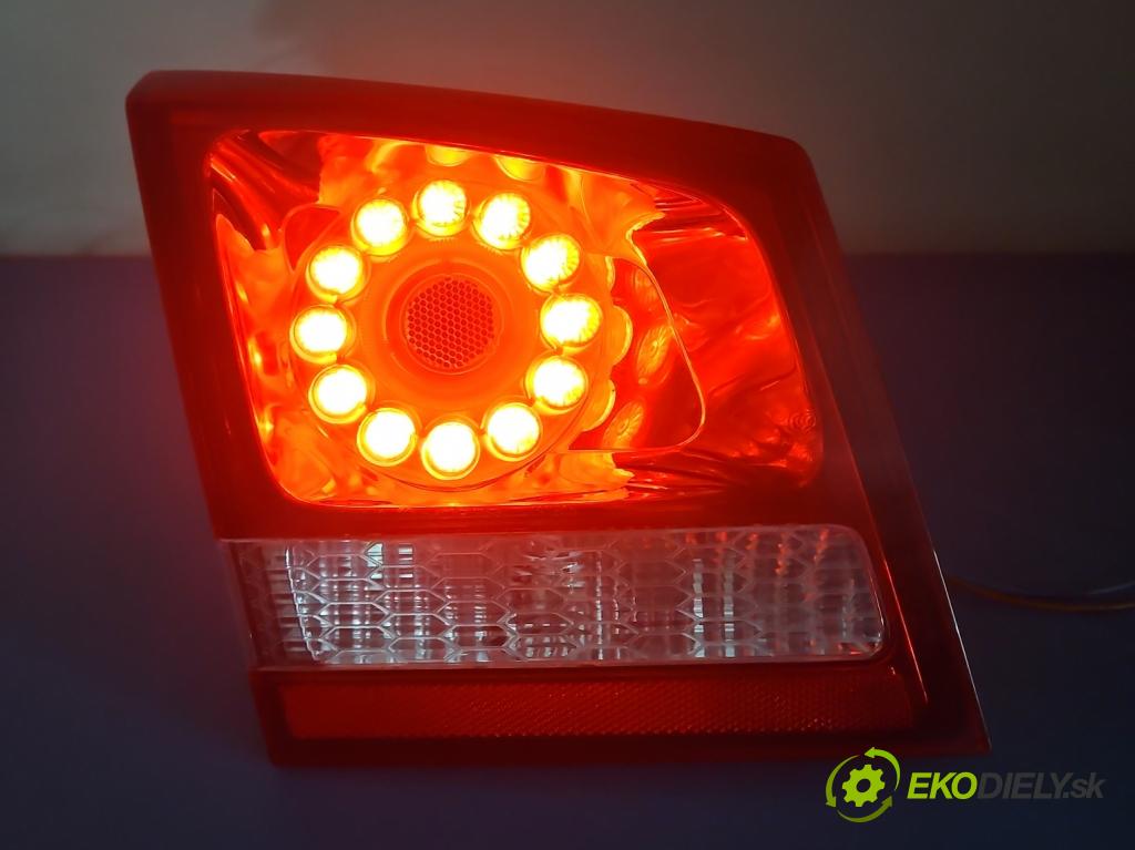 Fiat Freemont 2.0 jtd 170 HP automatic 125 kW 1956 cm3 5- svetlo / reflektor zadné ľavé 68078517AE (Kľučka dverí ostatné)