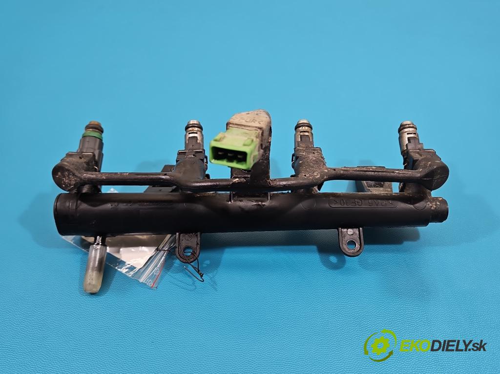 Peugeot 206 1.1 8V 60 hp manual 44 kW 1124 cm3 5- vstřikovač IPM002 (Vstřikovač paliva)