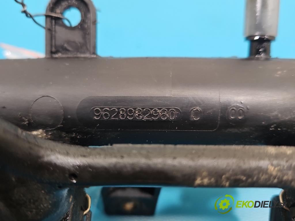 Peugeot 206 1.1 8V 60 hp manual 44 kW 1124 cm3 5- vstřikovač IPM002 (Vstřikovač paliva)