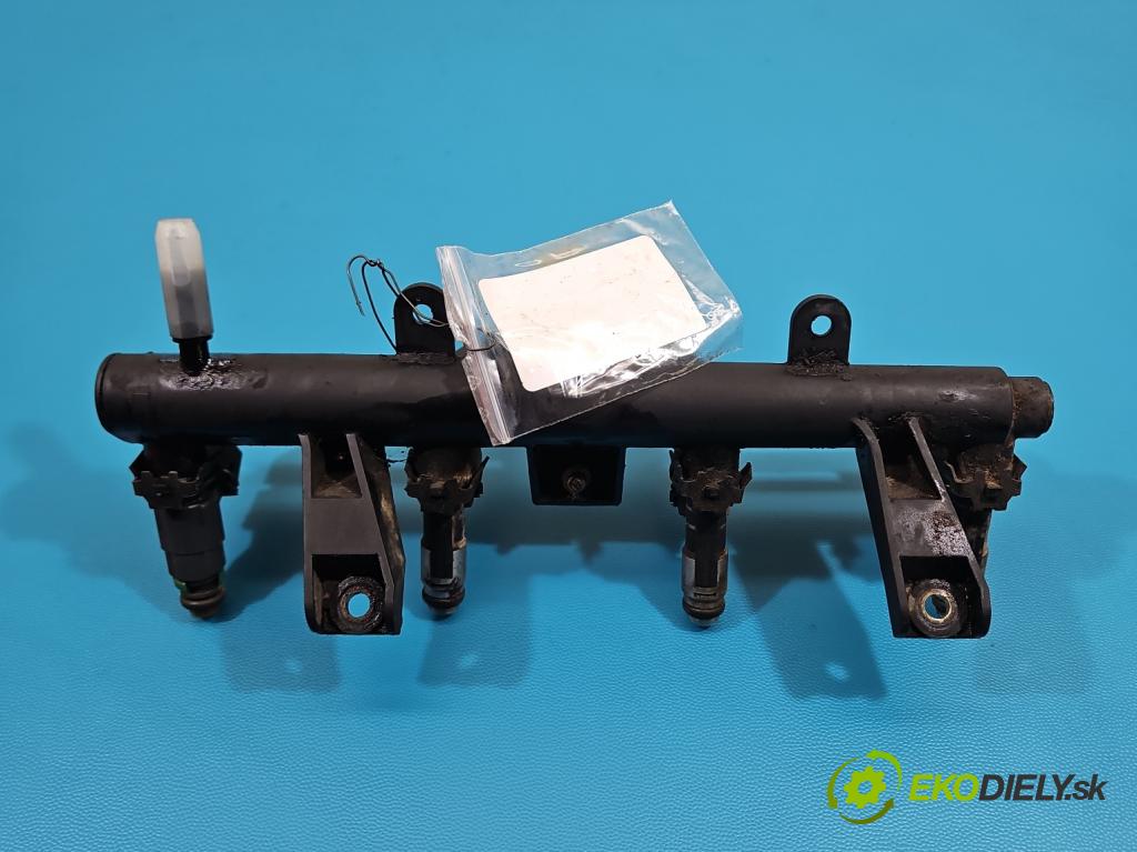 Peugeot 206 1.1 8V 60 hp manual 44 kW 1124 cm3 5- vstřikovač IPM002 (Vstřikovač paliva)