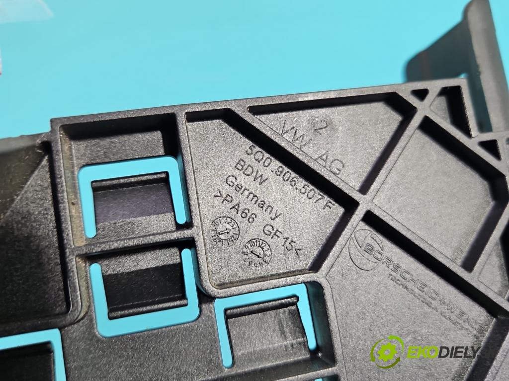 Skoda Superb III 2015-2024 2.0 tdi 150 HP automatic 110 kW 1968 cm3 5- Upevnenie: 5Q0906507F