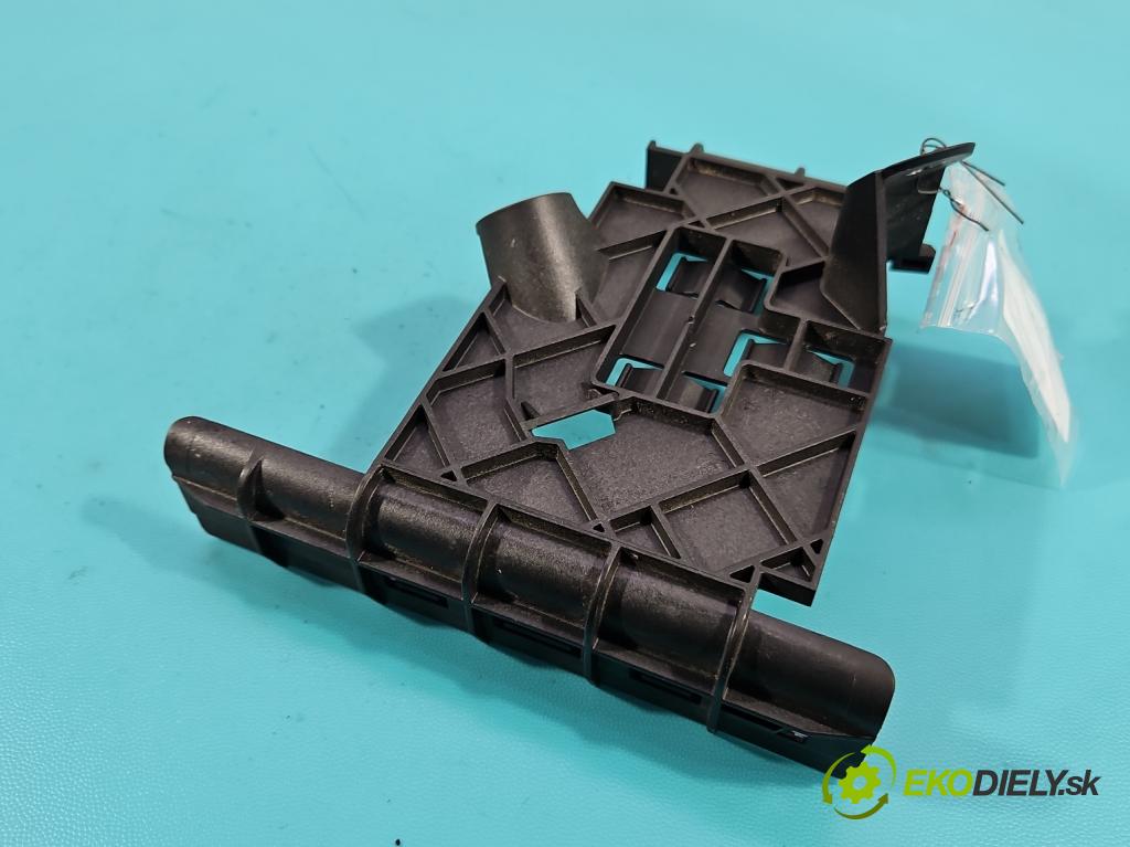 Skoda Superb III 2015-2024 2.0 tdi 150 HP automatic 110 kW 1968 cm3 5- Upevnenie: 5Q0906507F