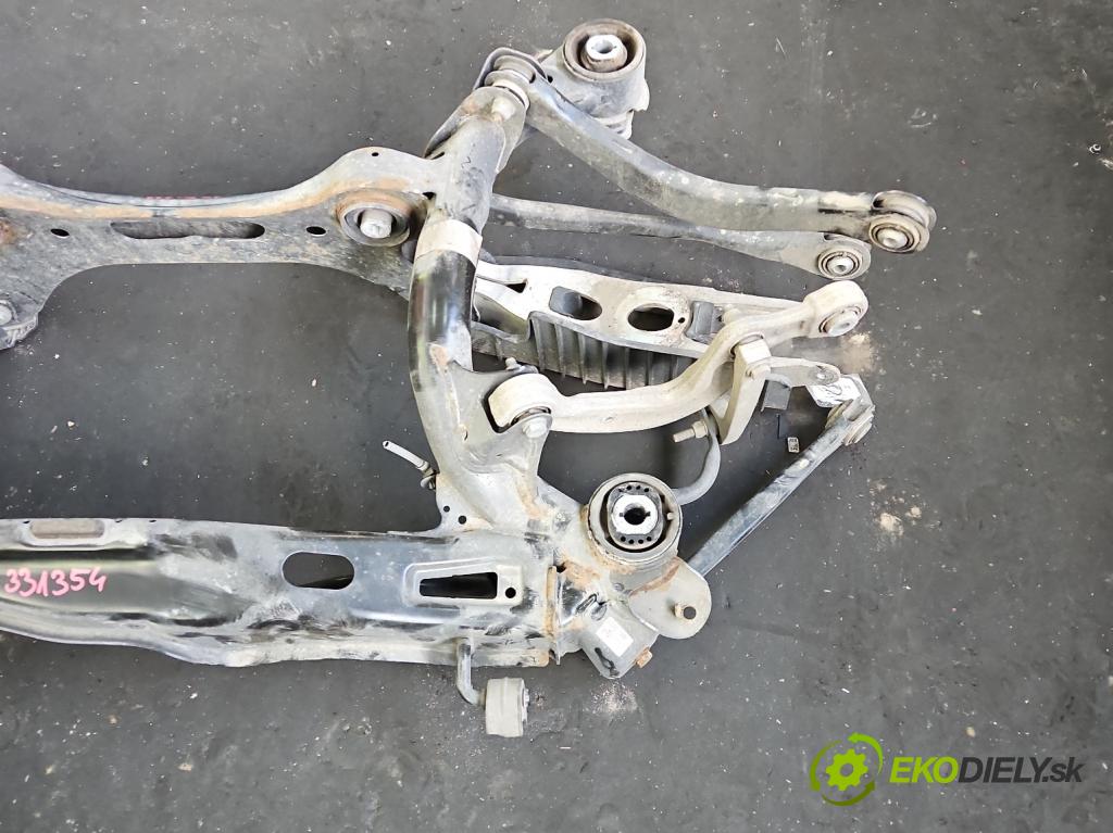 Audi A4 B9 2015-2024 2.0 TFSI 252KM automatic 185 kW 1984 cm3 4- zadna výstuha  (Výstuha zadná)