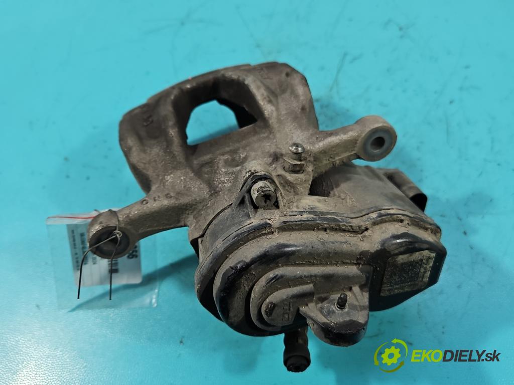 Audi A4 B9 2015-2024 2.0 TFSI 252KM automatic 185 kW 1984 cm3 4- brzdič zadní pravý 8W0406BD (Klika dveří ostatní)