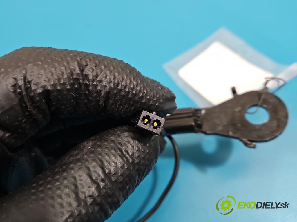 Audi A4 B9 2015-2024 2.0 TFSI 252KM automatic 185 kW 1984 cm3 4- pas bezpečnosť: predné ľavý 8W0857755A