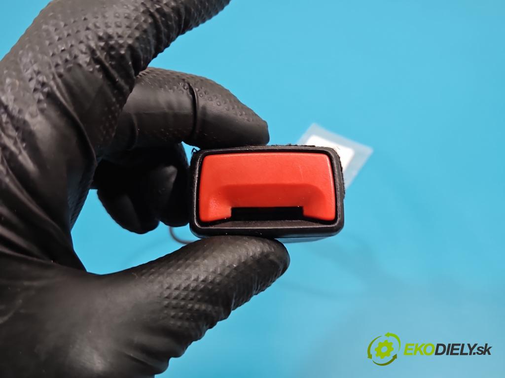 Audi A4 B9 2015-2024 2.0 TFSI 252KM automatic 185 kW 1984 cm3 4- pas bezpečnosť: predné ľavý 8W0857755A