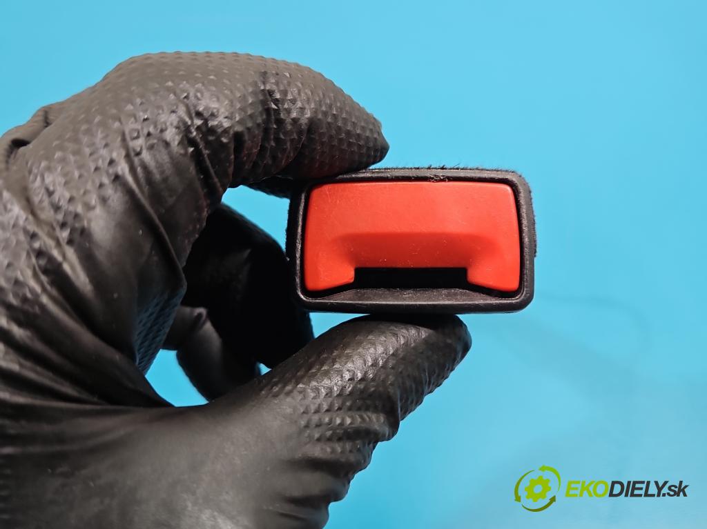 Audi A4 B9 2015-2024 2.0 TFSI 252KM automatic 185 kW 1984 cm3 4- stěna bezpečnost přední pravý 8W0857755A