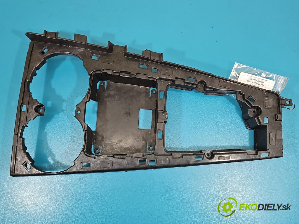 Audi A4 B9 2015-2024 2.0 TFSI 252KM automatic 185 kW 1984 cm3 4- Upevnenie: 8W1864261C