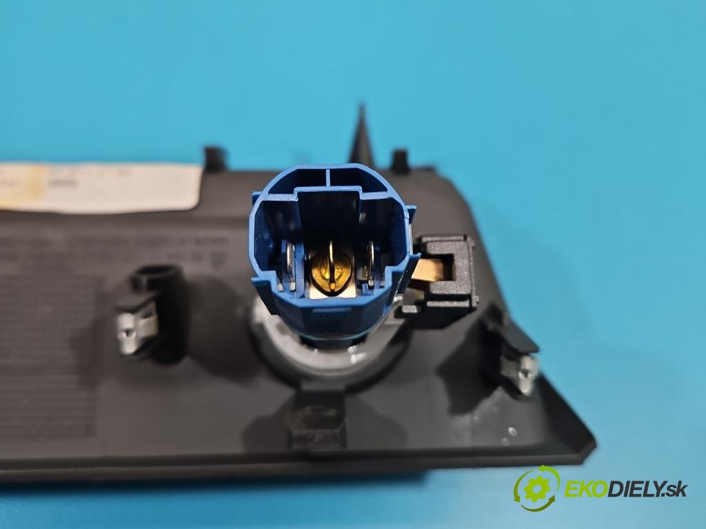 Audi A4 B9 2015-2024 2.0 TFSI 252KM automatic 185 kW 1984 cm3 4- zásuvka USB 8W1864131C