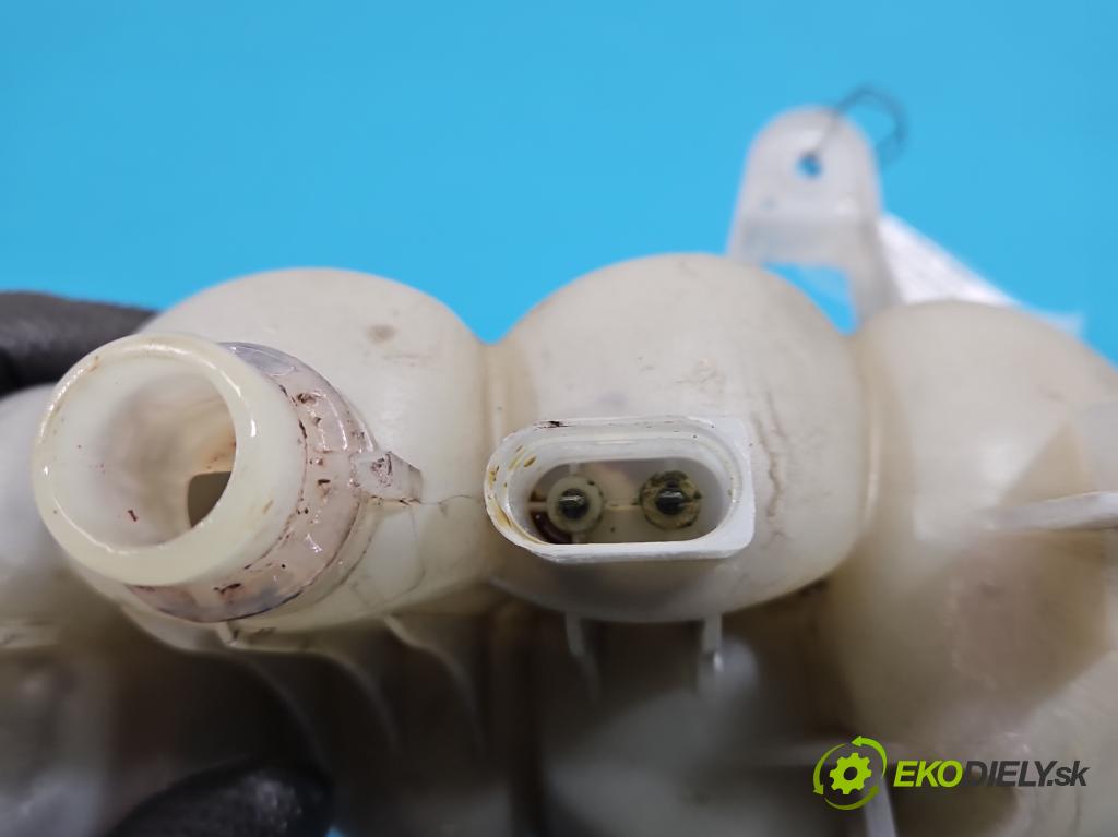 Audi A4 B9 2015-2024 2.0 TFSI 252KM automatic 185 kW 1984 cm3 4- Nádrž: náhradní: 8W0121405E