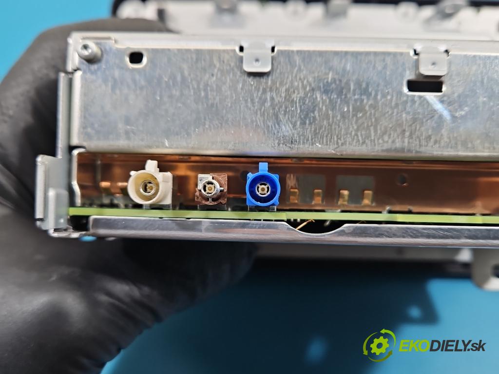 Renault Trafic III 2014 - 2.0 dci 150 HP manual 110 kW 1997 cm3 5- Radio originál 259155541R