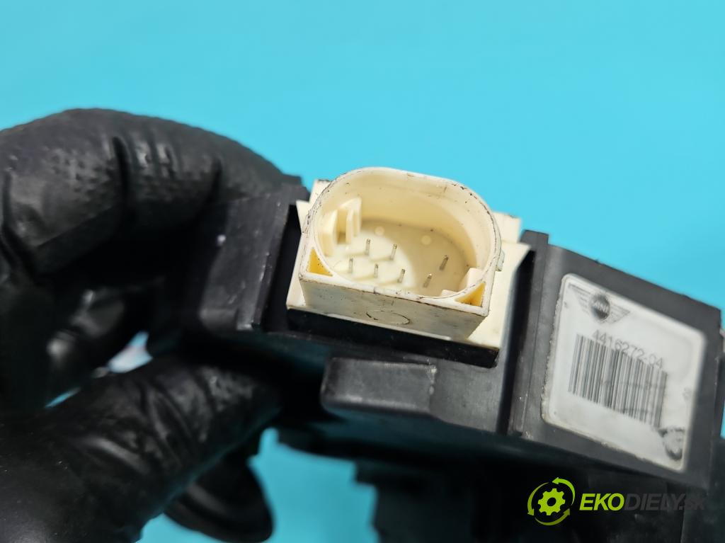 Mini One II 2006-2013 1.6 16V 120 hp manual 88 kW 1598 cm3 3- zámek přední pravý 4416272-04