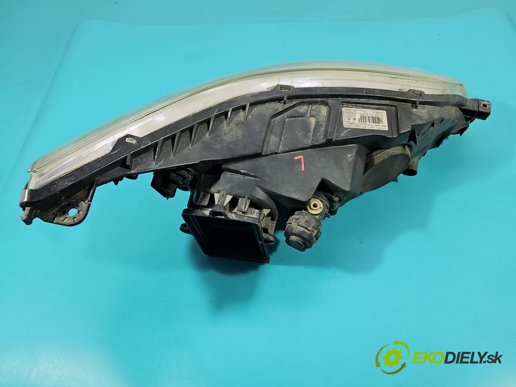 Citroen C4 I 2004-2011 2.0 16V 177 HP manual 130 kW 1997 cm3 3- Reflektor: ľavý 9646894380 (Kľučka dverí ostatné)