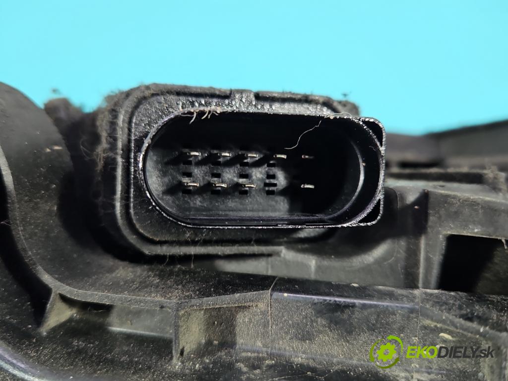 Audi A6 C5 1997-2004 1.9 tdi 110 HP manual 81 kW 1896 cm3 4- Reflektor: ľavý  (Kľučka dverí ostatné)