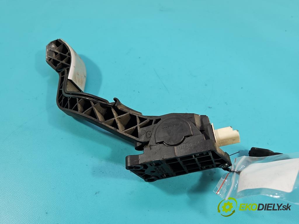 Citroen C4 I 2004-2011 2.0 16V 177 HP manual 130 kW 1997 cm3 3- pedal plyn potenciometr: F00C3E2429