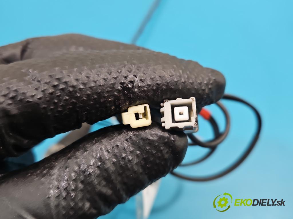 Toyota Auris I 2006-2013 2.0 D4D 126 HP manual 93 kW 1998 cm3 5- Antena