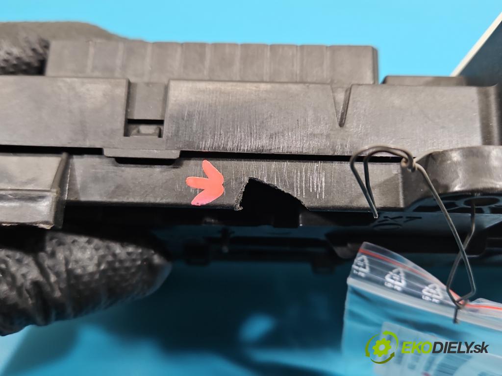 Bmw 5 G30 2017-2024 2.0d 190 hp automatic 140 kW 1995 cm3 4- skříňka pojistková 6837092 (Pojistková skříňka)