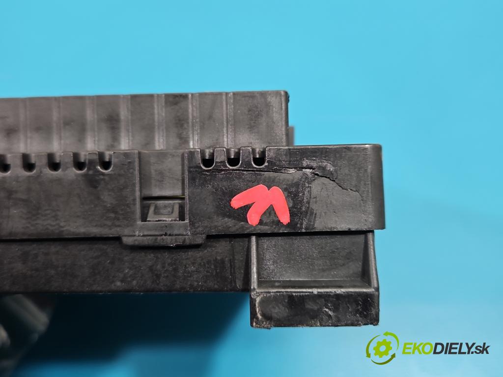 Bmw 5 G30 2017-2024 2.0d 190 hp automatic 140 kW 1995 cm3 4- skříňka pojistková 6837092 (Pojistková skříňka)