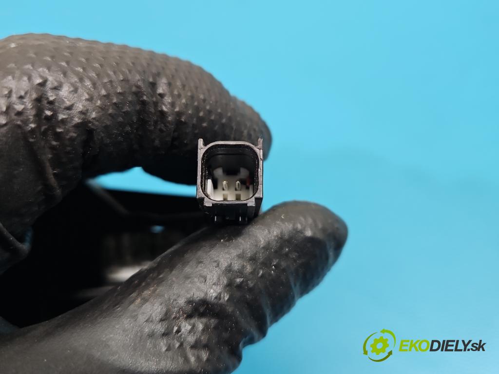 Fiat Freemont 2.0 jtd 170 HP automatic 125 kW 1956 cm3 5- rukoväť predné ľavé mimo: 4582-1000 (Kľučka dverí vonkajšia predná ľavá)