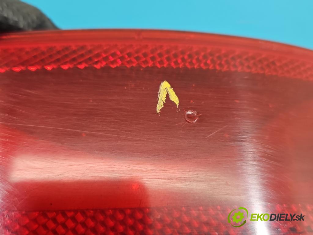 Fiat Freemont 2.0 jtd 170 HP automatic 125 kW 1956 cm3 5- svetlo / reflektor zadné pravé nárazník 57010716AB