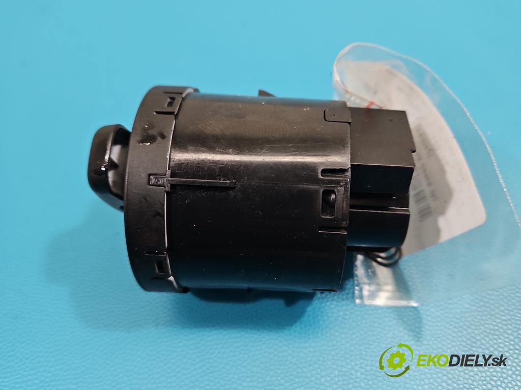 Fiat Freemont 2.0 jtd 170 HP automatic 125 kW 1956 cm3 5- prepínač světla: na doska: 68041761AC