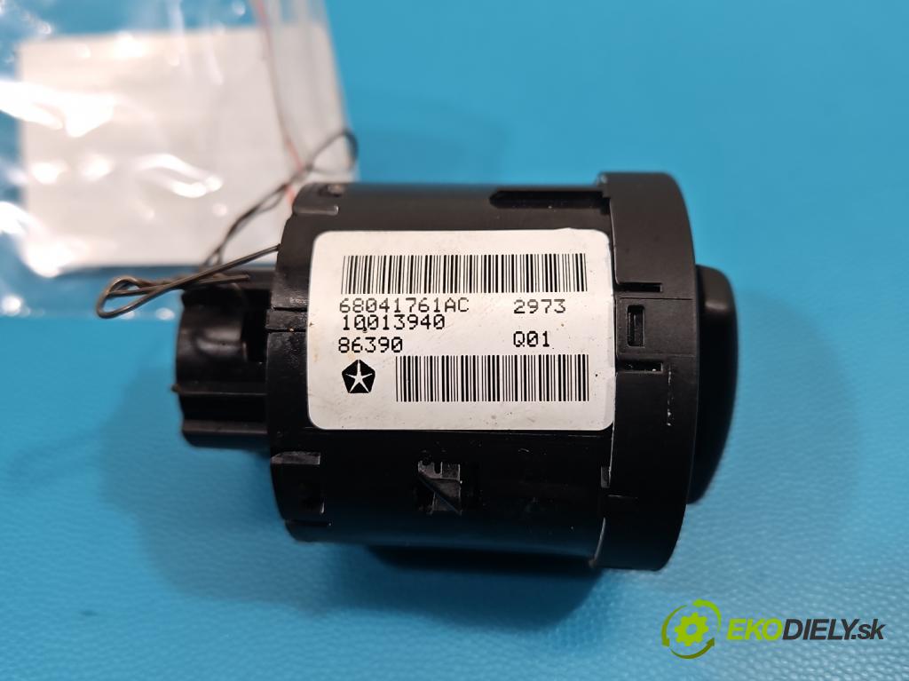 Fiat Freemont 2.0 jtd 170 HP automatic 125 kW 1956 cm3 5- prepínač světla: na doska: 68041761AC