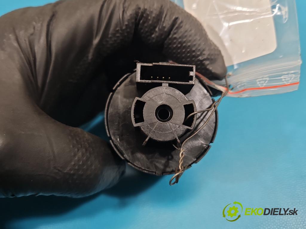 Fiat Freemont 2.0 jtd 170 HP automatic 125 kW 1956 cm3 5- prepínač světla: na doska: 68041761AC