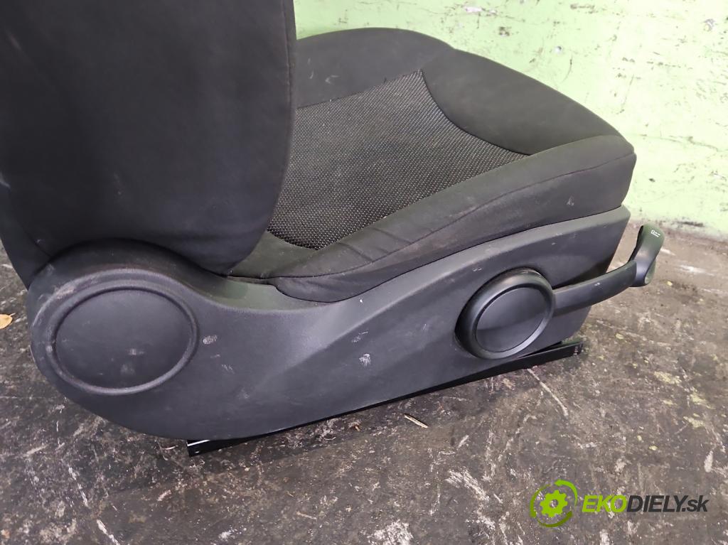 Mini One II 2006-2013 1.6 16V 120 hp manual 88 kW 1598 cm3 3- Sedadlo pravý  (Sedadlo)